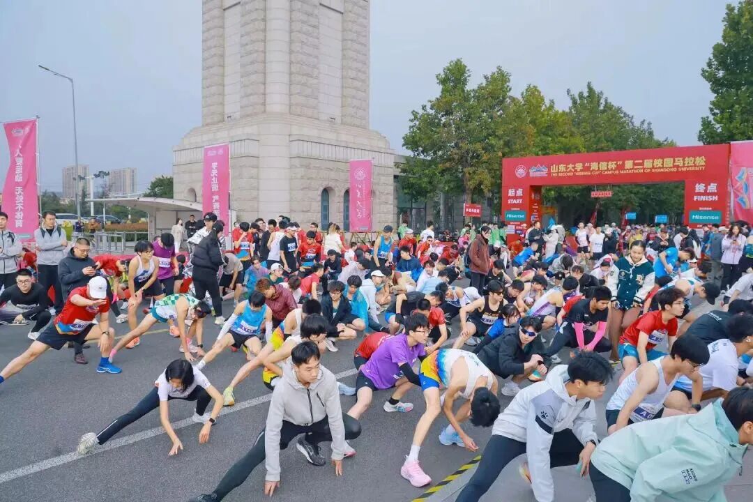 山大華天參加山東大學&ldquo;海信杯&rdquo;第二屆校園馬拉松領操員帶領熱身